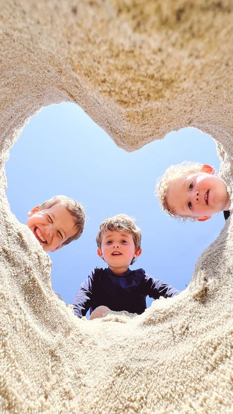 HOW TO TAKE A SAND HEART PHOTO AT THE BEACH | Design Darling Sand Heart Photo, Photo At The Beach, Family Beach Pictures Poses, Fun Beach Pictures, Baby Beach Photos, Sand Heart, Beach Vacation Pictures, Family Beach Session, Beach Pictures Kids