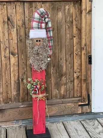 I am excited to share with you all how to create a DIY 2×4 Santa Claus. If you are looking for a budget-friendly front porch Christmas décor DIY, this cute 2×4 wooden Santa Claus craft is a must try this holiday season! You will have so much fun creating this Christmas DIY. See what items you have lying around your home that you can upcycle for this fun Christmas project. This adorable 2×4 wood Santa craft would also make for a festive front porch Christmas decorati… 2x4 Santa, Front Porch Decoration Ideas, 4x4 Wood Crafts, Decorating Ideas For Front Porch, Santa Claus Crafts, Burlap Kitchen, Diy Scarecrow, Grinch Wreath, Wooden Christmas Crafts