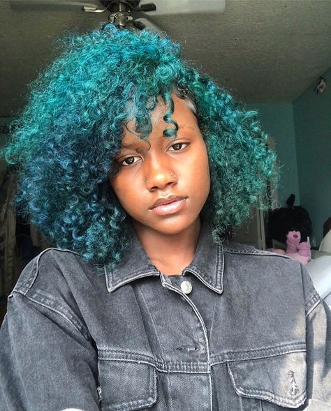 Natural Hair Dyed, Blue Natural Hair, Teal Hair Color, Lashes Done, Hair Stripes, Blue Green Hair, Aqua Hair, Teal Hair, Turquoise Hair