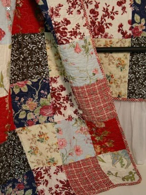 French Country Quilt, Sew Ins, Country Quilts, Pretty Quilt, Rag Quilt, Blue Quilts, Patch Quilt, Scrappy Quilts, Diy Couture