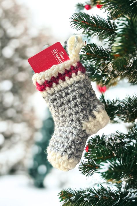 Make this quick and easy crochet Christmas stocking. Make this diy christmas ornament to decorate or, fill with special little gifts. Gift Tag Ornaments, Free Halloween Crochet, Tag Ornaments, Ghosts And Pumpkins, Personalized Crochet, Crochet Christmas Ornaments Free, Crochet Ornament Patterns, Christmas Stocking Ornament, Mitten Ornaments