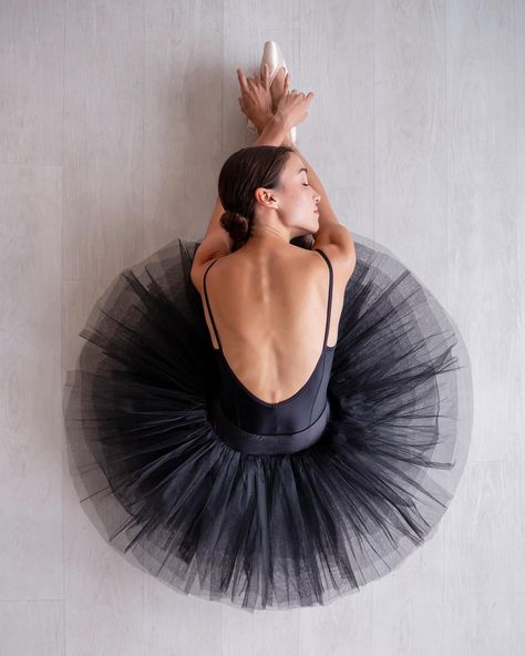 Ballet Photography Poses, Ballerina Photography, Ballerina Poses, Ballet Dance Photography, Ballet Images, Dance Picture Poses, Dance Photo Shoot, Dancer Photography, Ballet Pictures