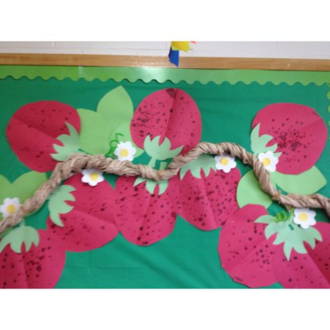 Summer bulletin board Grape Vine Bulletin Board, Berry Bulletin Board, Decorate Strawberries, Strawberry Bulletin Board, Daycare Wall Ideas, Farm Bulletin Board, Summer Bulletin Board, Kids Bulletin Boards, Pom Wonderful