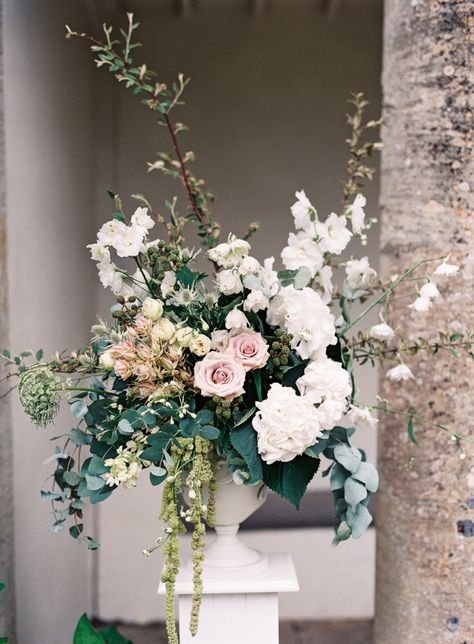 Romantic garden wedding florals: http://www.stylemepretty.com/2016/02/23/classic-english-garden-cotswolds-wedding/ | Photography: Depict Photography - http://www.depict-photography.com/ Photo Classic, English Garden Wedding, Wedding Ceremony Ideas, Garden Wedding Dresses, Garden Weddings Ceremony, Cotswolds Wedding, Romantic Garden Wedding, Church Flowers, Ceremony Flowers