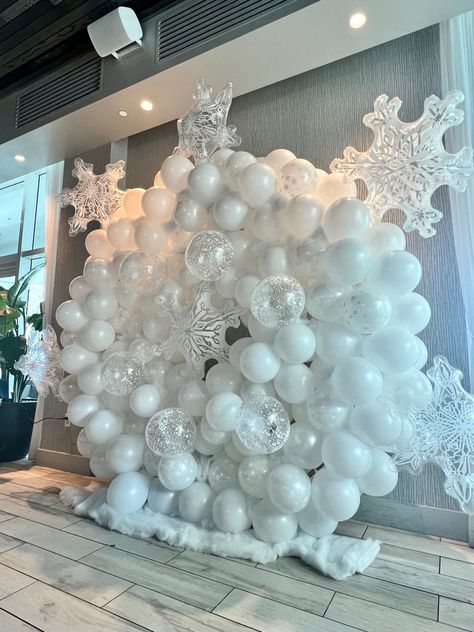 Winterland bridal shower Snowflake Balloon Column, Winter Bridal Shower Photo Backdrop, Winter Wonderland Bridal Shower Ideas All White, Winterwonder Land Theme Birthday Party, Frozen Photo Backdrop, Snow Globe Balloon Arch, Winter Wonderland Ball Decorations, Winter Themed Dance, Winter Formal Dance Themes