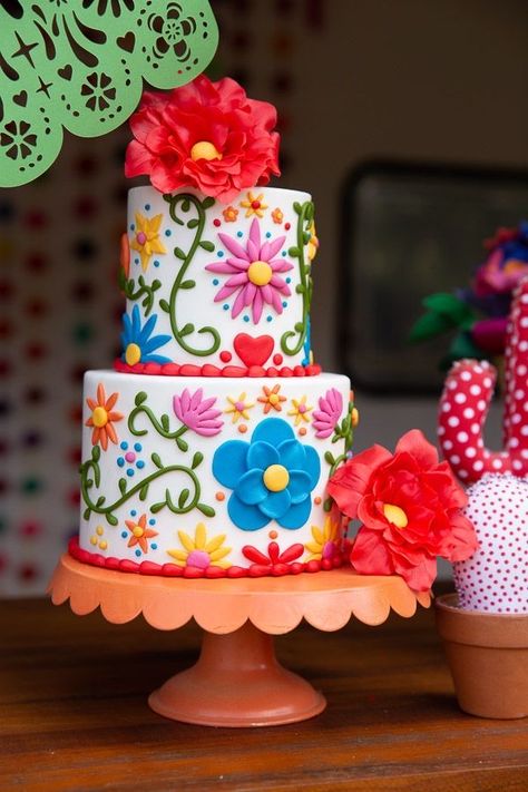 50th Fiesta Birthday Cake, Mexican Style Cake Ideas, Mexican Cake Design, Fiesta Graduation Cake, Mexican Cake Ideas Birthdays, Fiesta Theme Party Cake, Mexican Style Cake, Fiesta Cake Ideas, Mexican Party Cake