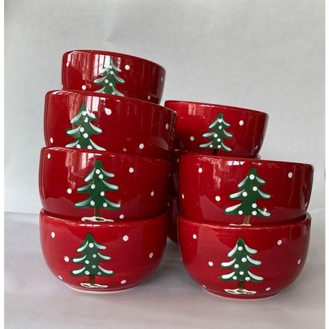 Charming set of hand-painted vintage Holiday Christmas bowls (Sold in set of 6; 2 sets available for a total of 12 bowls), in excellent condition. Perfect for soup bowls on chilly holiday night or oatmeal on Christmas morning! Acquired as part of a Hancock Park Estate. Christmas Bowls Ceramic, Christmas Bowl Ceramic, Ceramics Ideas Pottery Christmas, Christmas Mug Ceramic, Christmas Ceramic Painting Ideas, Clay Art Christmas, Pottery Christmas Gifts, Ceramic Christmas Gifts, Holiday Pottery Ideas