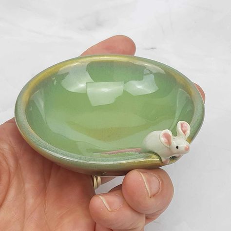 Ring Holder Ceramic, Small Ceramic Bowl, Porcelain Animal, ดินปั้น Polymer Clay, Keramik Design, Clay Art Projects, Ceramics Projects, Ceramics Ideas Pottery, Pottery Bowl