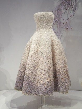 Dior Designer Of Dreams, Christian Dior Gowns, Fashion Exhibition, Dior Gown, Christian Dior Designer, Formal Evening Wear, Dior Dress, Christian Dior Haute Couture, Dior Vintage