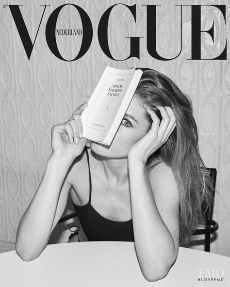 Plakat Design Inspiration, Mode Logos, Vogue Netherlands, Vintage Vogue Covers, Vogue Photography, Cover Of Vogue, Vogue Vintage, Black And White Photo Wall, Vogue Magazine Covers