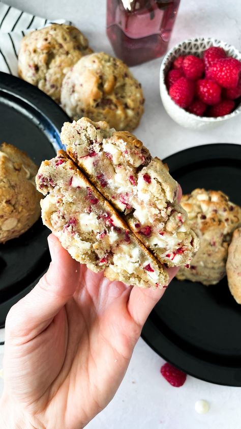 White Chocolate Raspberry Cookies, Chocolate Raspberry Cookies, Raspberry White Chocolate Cookies, Raspberry Oatmeal, Raspberry Cookies, White Chocolate Cookies, Summer Baking, Perfect Chocolate Chip Cookies, Dried Raspberries