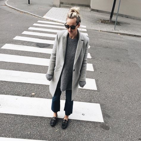 ANOUK YVE op Instagram: "5 shades of grey #mystyle www.liketk.it/20Cpt" Gucci Jordaan Loafer Outfit, Gucci Loafers Outfit, Gucci Jordaan Loafer, Minimal Stil, Gucci Jordaan, Basic Dress Pattern, Minimalist Moda, Fashion Gone Rouge, Loafers Outfit