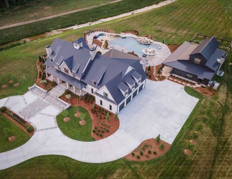 Ranch Architecture, Luxury Ranch House Plans, House With Land, Ranch Houses, Luxury Ranch, Dream Life House, Barn Style House Plans, Texas Ranch, House Exteriors