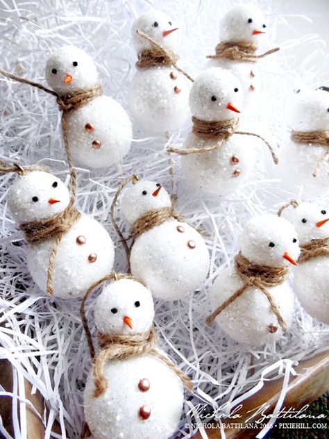 Pixie Hill: Day 4 - Little Snow Dudes with Tutorial Diy Easy Christmas Crafts, Christmas Tree Ornaments Diy, Tree Ornaments Diy, Juleverksted For Barn, Diy Schneemann, Diy Snowman Ornaments, Snowman Christmas Decorations, Diy Christmas Tree Ornaments, Snowman Christmas Tree