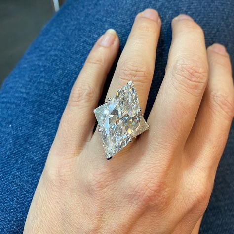 #wowwednesday - Who needs a caption when you have a diamond like this? And I’m not even into marquise-shaped diamonds. But… Wow! #jewels #jewellery #jewelry #ring #diamond #marquise #bigring #bigdiamond #justwow Marquise Cut Diamond Ring, Middle Finger Ring, Big Diamond, Big Rings, Marquise Cut Diamond, Fancy Jewelry, Marquise Diamond, Ring Diamond, Marquise Cut