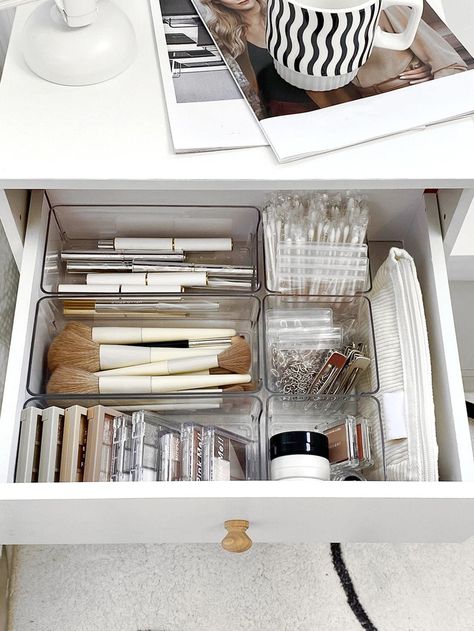 Makeup organiser aesthetic