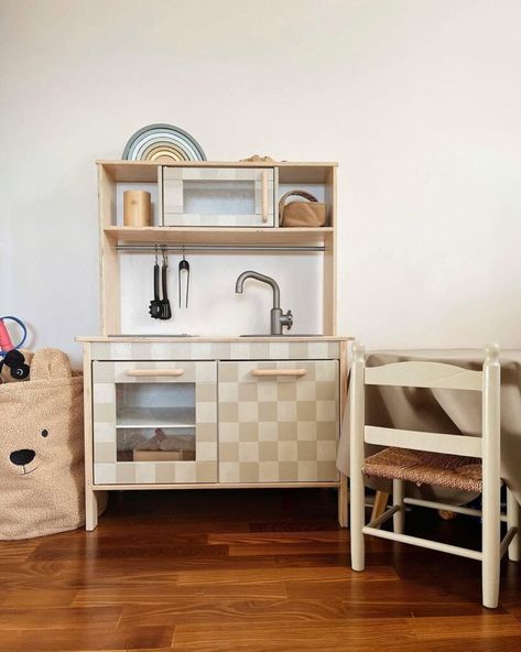 21+ Duktig Ikea Kitchen Makeovers That Are Too Cute! Ikea Duktig, Wooden Play Kitchen, Kids Play Kitchen, Tiny Apartment, Farmhouse Style Kitchen, Toy Kitchen, Kids Kitchen, Ikea Kitchen, Ikea Diy