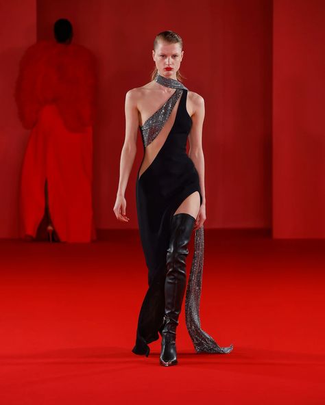 Runway Gowns, Evening Mini Dresses, Music Culture, David Koma, Fashion Music, Red Sequin, Winter 2023, Costume Design, Couture Fashion