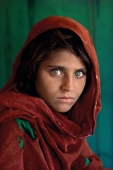 Best Portrait Photographers, Steve Mccurry, Afghan Girl, Famous Photos, Best Portraits, Face Photography, Foto Art, People Of The World, Portrait Inspiration