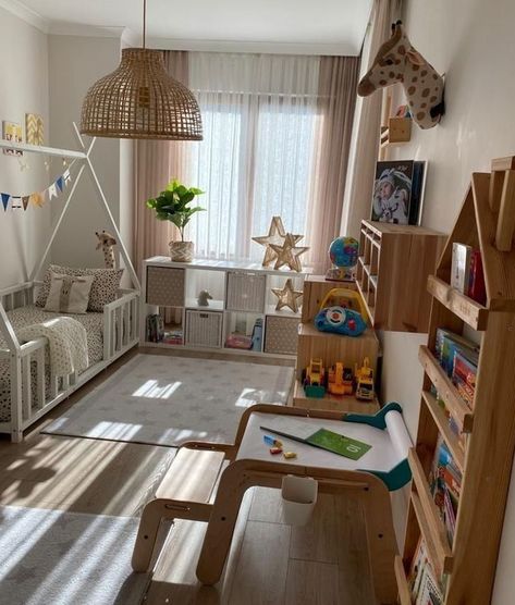 Small Bedroom Playroom, Montesorri Nursery Room, Two Kids Room Design, Bedroom With Wallpaper Accent Wall, Child Room Ideas, Montessori Room Ideas, Bedroom Ideas For Kids, Cozy Baby Room, Kids Room Ideas