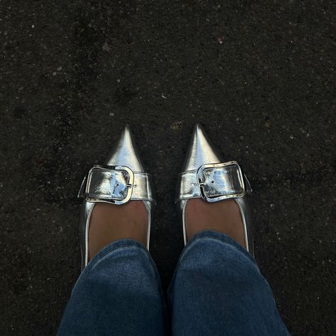 Chrome pointed heels on street Chrome Shoes, Star Girl Aesthetic, Buckle Heels, Heels Vintage, Vintage Heels, Pointed Flats, Pointed Heels, July 4, It Girl