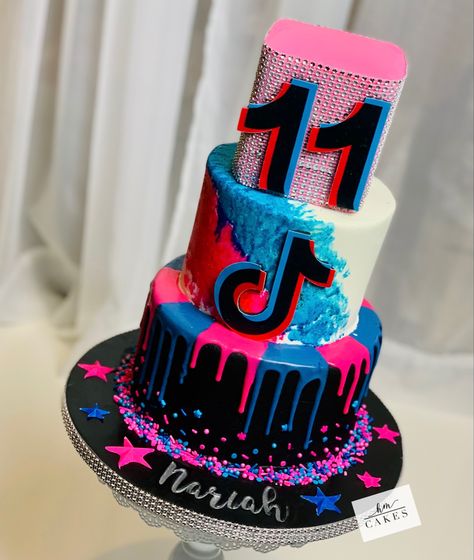 The colors, style, & design make this cake the star of any party table!! Wow!! Follow us on all of our social media accounts! YouTube- Edible Art with HM Cakes Instagram- hmcakes19 TikTok- hmcakes Facebook- Edible Art with HM Cakes Tik Tok Birthday Party Ideas Cake, Social Media Cake Design, Birthday Cake Designs Unique, Tiktok Birthday Cake, Tiktok Cakes, Tik Tok Cake, Tik Tok Birthday, Tiktok Cake, Tiktok Party