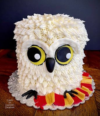 Hedwig Cake, Open Star Piping Tip, Harry Potter Birthday Cake Ideas, Star Piping Tip, Tort Harry Potter, Harry Potter Torte, Gateau Harry Potter, Harry Potter Theme Birthday, Harry Potter Birthday Cake