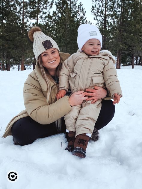 Kids Snow Outfits, Toddler Snow Outfit, Snow Trip Outfit, Camping Outfits Winter, Toddler Winter Clothes, Snow Boots Outfit, Snow Clothes, Womens Puffer Jacket, Toddler Fits