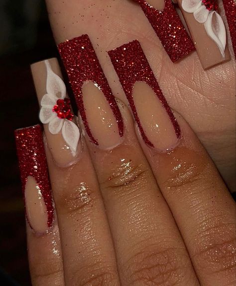 Almond Nail Summer, Red Sparkly Nails, Red And Silver Nails, Sweet 16 Nails, Cute Red Nails, Summer Nail Art Ideas, Quince Nails, Ideas For Short Nails, Prom Nails Red