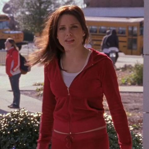 Sophie Bush, Juicy Tracksuit, 00s Style, Juicy Couture Tracksuit, Red Band Society, Fashion Decades, Workout Inspo, Hart Of Dixie, Ellen Pompeo