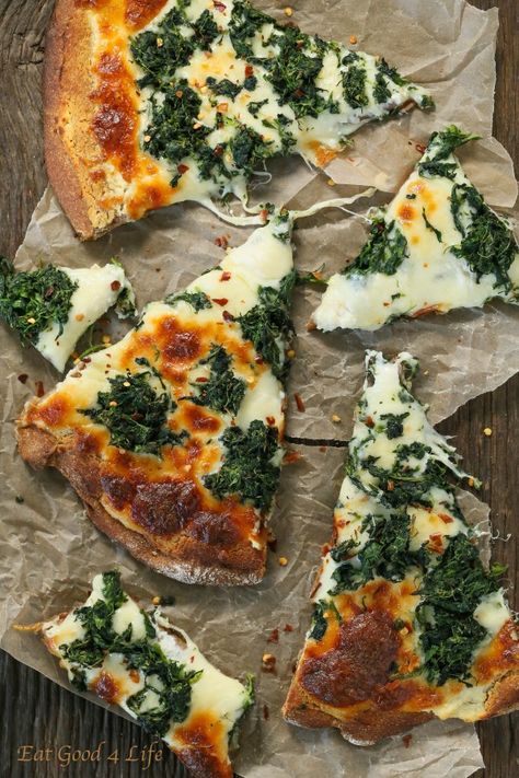 Roasted garlic spinach white pizza Roasted Spinach, White Pizza Recipes, Garlic Pizza, Spinach Pizza, Wheat Pizza Dough, Wheat Pizza, Pizza Bianca, Garlic Spinach, Whole Wheat Pizza