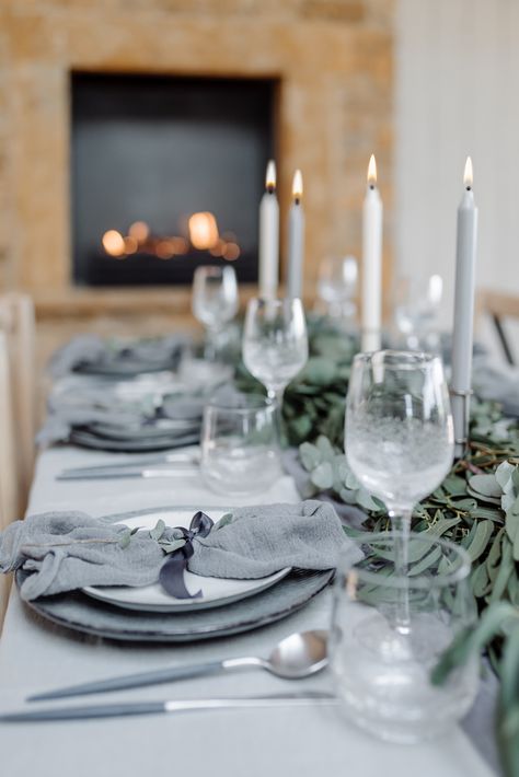 Grey Dinner Table, Grey Table Setting, Grey Wedding, Grey Wedding Decor, Round Wedding Tables, Greenery Wedding Decor, Violet Wedding, Silver Table, Winter Table