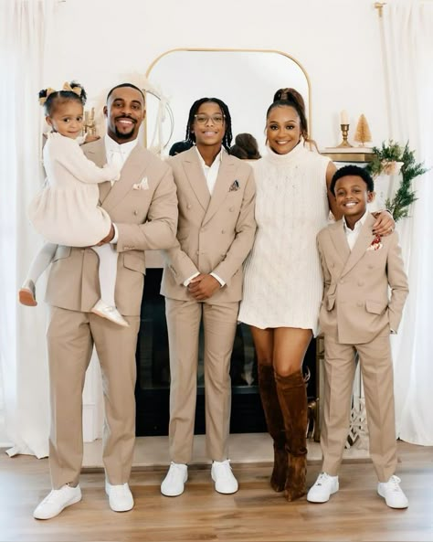 White And Brown Family Pictures, Cream And Gold Family Christmas Photos, Couples Holiday Photoshoot Outfits, Couple Suit Outfit, Celebrity Family Photoshoot, Family Photoshoot Indoor Studio, Nude Color Family Photoshoot, Christmas Photo Shoot Outfits Family, Black And White Outfits Family Pictures