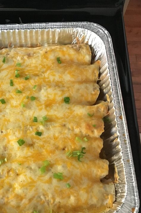 Chicken Enchiladas V | "This recipe is very good and easy to make." #comfortfood #comfortfoodrecipes White Enchiladas, Easy Chicken Enchilada Recipe, Sour Cream Enchiladas, Chicken Enchiladas Easy, Chicken Enchilada Casserole, Chicken Enchilada Recipe, Pan Dinners, Enchilada Casserole, Enchilada Recipes