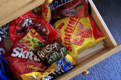 ultimate candy drawer Secret Snack Stash, Secret Candy Stash, Snack Stash, Candy Stash, Sleepover Snacks, American Snacks, Snack Shack, Fruit Chews, Snack Organizer