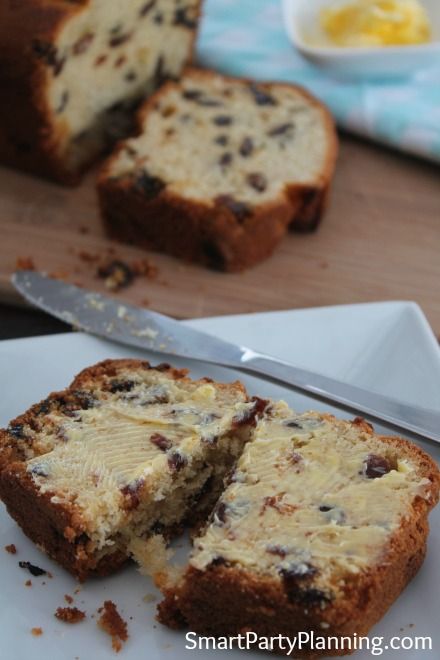 The Most Amazing Fruit Loaf Recipe White Fruitcake Recipe, Fruit Cake Loaf, Fruit Loaf Recipe, Fruit Cake Recipe Easy, Light Fruit Cake, Carrot Cake Bread, Apple Slice Recipe, Fruit Loaf, Mini Christmas Cakes