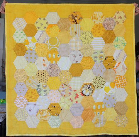 HoneyComb Quilt for Levi | Flickr - Photo Sharing! Honeycomb Quilt, Honeycomb Blanket, Yellow Quilts, Quilting Videos, Busy Bees, Hexagon Quilt, Grad Photos, Patch Work, Antique Textiles