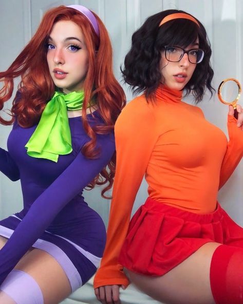 Chihiro Cosplay, Steampunk Halloween Costumes, Daphne From Scooby Doo, Velma Cosplay, Daphne And Velma, Velma Dinkley, Daphne Blake, Duo Halloween Costumes, Amazing Cosplay