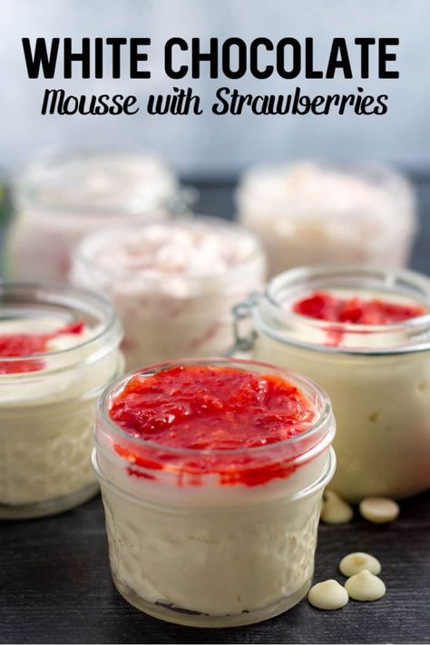 Custard Dessert Recipes, Moose Cake, White Chocolate Desserts, Strawberry White Chocolate, 3 Ingredient Desserts, Chocolate Recipes Easy, Custard Desserts, Strawberry Mousse, White Chocolate Mousse