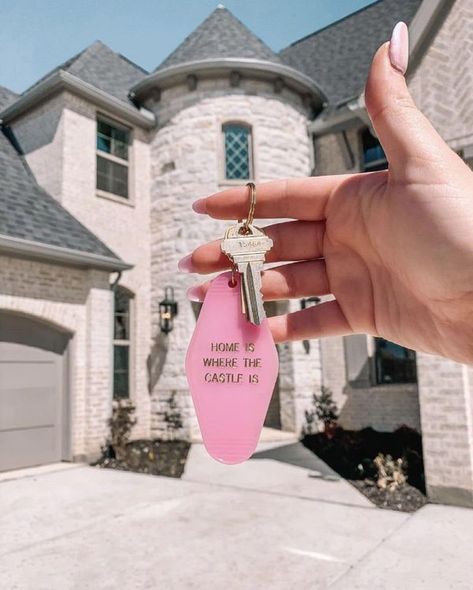 Lianna Denice New House Keys Aesthetic, Real Estate Vision Board, Keys Aesthetic, Spoiled Girlfriend, Vision Board Pics, Vision Board Party, Life Goals Future, Money Vision Board, Vision Board Images