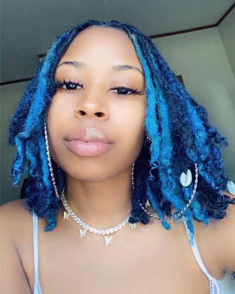 @see.chell on Instagram: “Icy, Wifey 🥶💙 . . I’m loving this blue even though it’s only temporary 🥰🎉 . .  #trusttheprocess #locs #starterlocstyles #starterlocheadz…” Locs With Blue Tips, Blue Black Locs Black Women, Blue Black Locs, Dark Blue Locs Black Women, Dark Blue Locs, Blue Locs, Color Locs, Blue Dreads, Dyed Dreads