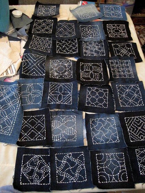 Embroidery On Denim, Artisanats Denim, Tas Denim, Recyceltes Denim, Boro Stitching, Sashiko Pattern, Denim Embroidery, Japanese Quilts, Sashiko Embroidery