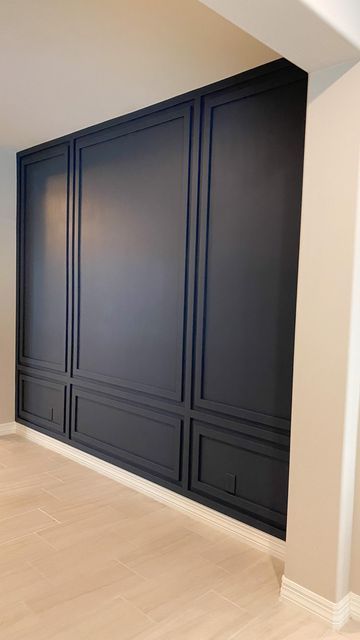 Home Decor Closet, Wall Panel Ideas, Perete Accent, Wall Paneling Ideas, Decor Closet, Paneling Ideas, Closet Art, Black Feature Wall, Accent Wall Designs