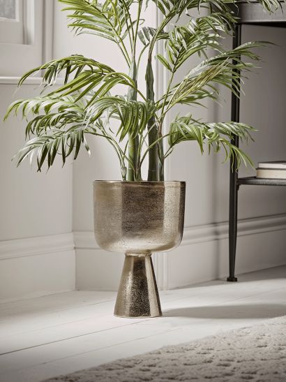 Indoor Planters, Large Decorative Indoor Plant Pots, Indoor Flower Pots UK Large Indoor Plants, Design For Beginners, Indoor Flower Pots, Rustic Planters, Brass Planter, Tall Planters, Indoor Flowers, Plant Vase, Planter Stand