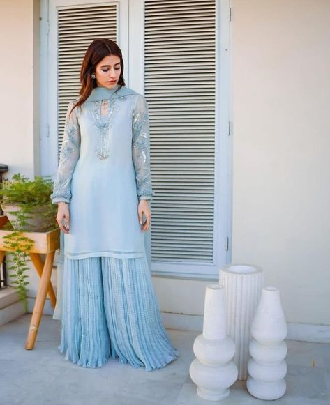 Simple Dress Casual, Heavy Dresses, Bridal Dresses Pakistan, Special Event Dresses, Pakistani Wedding Outfits, Pakistani Dresses Casual, Pakistani Fashion Party Wear, Dress Design Patterns, Casual Party Dresses