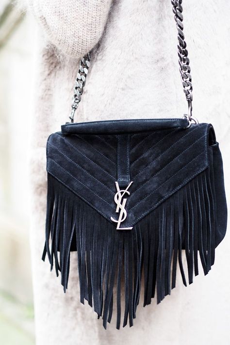 Yves Saint Laurent Monogram Serpent Medium Fringed Leather Shoulder Bag in Suede Mode Tips, Blazer Outfit, Lv Bags, Handbag Heaven, Burberry Handbags, Gucci Bags, Carolina Herrera, Beautiful Bags, Clutch Handbag