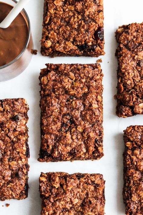 5-Ingredient Vegan "Nutella" Granola Bars - Okonomi Kitchen Nutella Granola, Chocolate Chip Oatmeal Bars, Okonomi Kitchen, Best Granola Bars, Oatmeal Chocolate Chip Bars, Chocolate Granola Bars, Best Granola, Vegan Nutella, Chewy Granola Bars