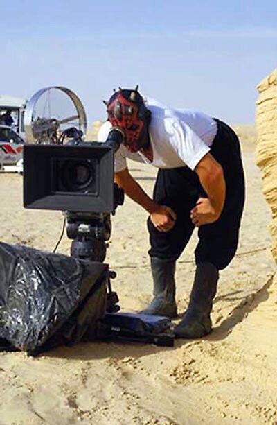 Star Wars Episode 1 Phantom Menace behind the scenes 1999 Dark Vader, Dark Vador, I Love Cinema, Star Wars Film, The Phantom Menace, Darth Maul, Star Wars Episodes, Scene Photo, Star Wars Universe