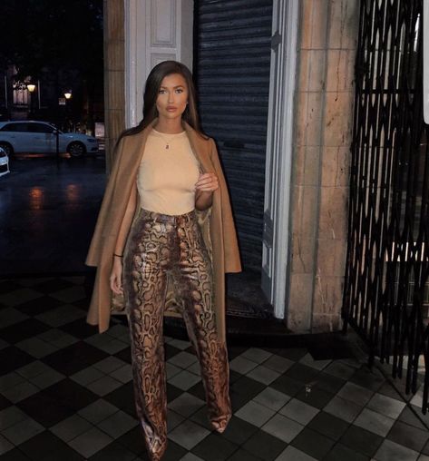 @angelic_vanity New Years Eve Party Outfits, Camel Coat, Print Pants, Mode Inspo, Mode Inspiration, Fall Looks, Fashion Killa, Snake Print, Classy Outfits