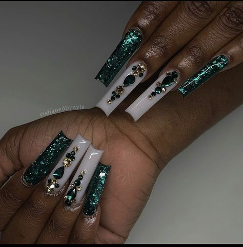 Prom Nails Emerald Green, Emerald Green French Tip Nails, Emerald Green Prom Nails, Nails Emerald Green, Nails Emerald, Emerald Green Nails, 8th Grade Prom, Girly Acrylic Nails, Prom Nails